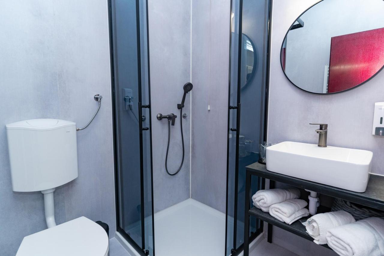 Artearia Hotel Бьеловар Экстерьер фото
