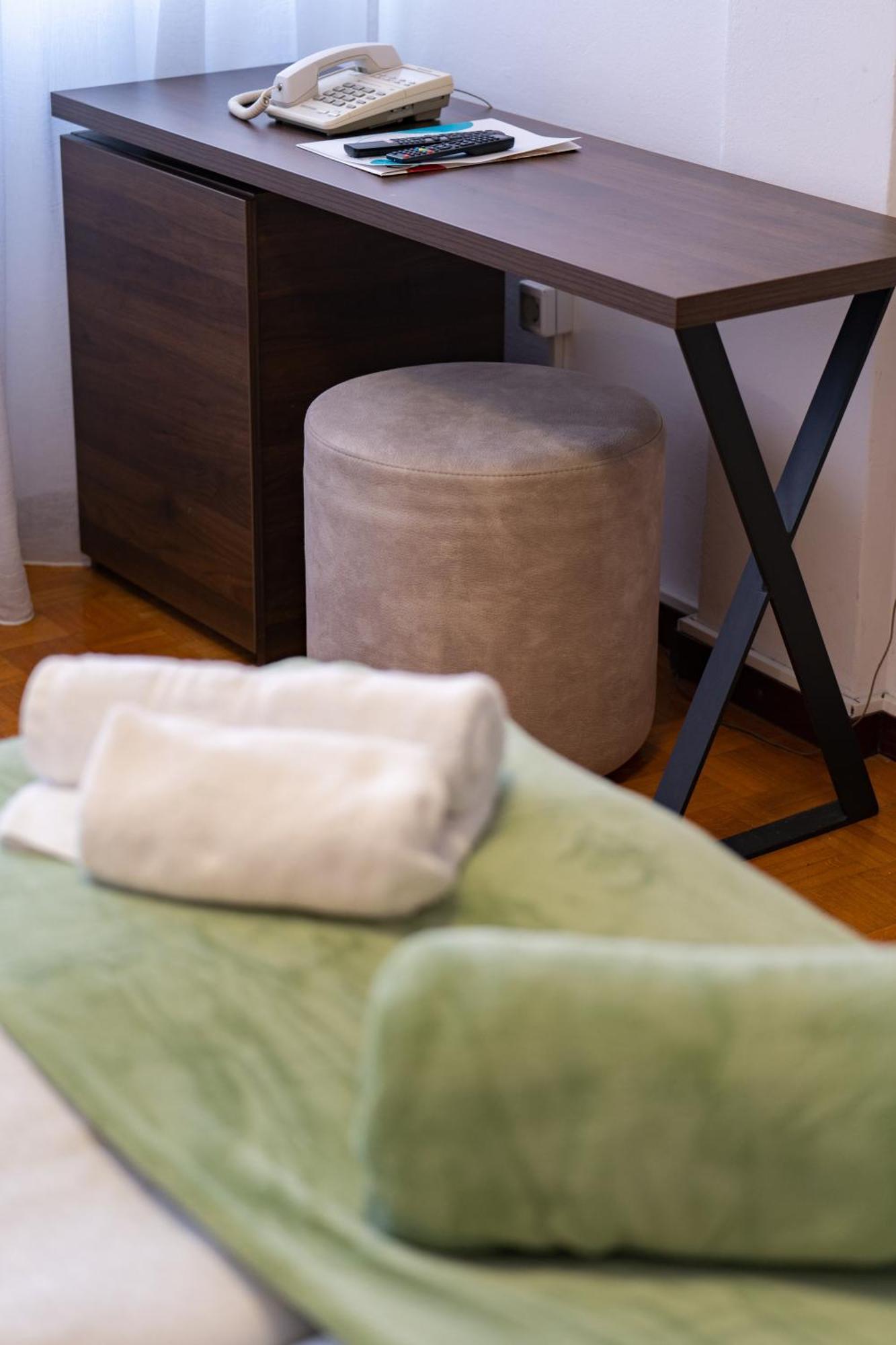 Artearia Hotel Бьеловар Экстерьер фото
