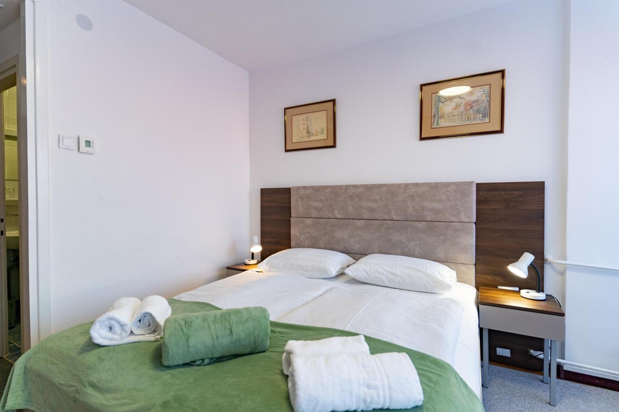 Artearia Hotel Бьеловар Экстерьер фото