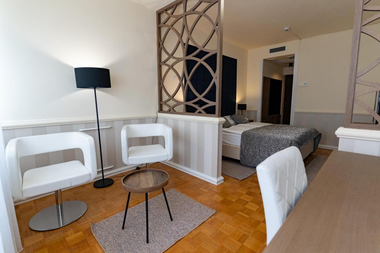 Artearia Hotel Бьеловар Экстерьер фото