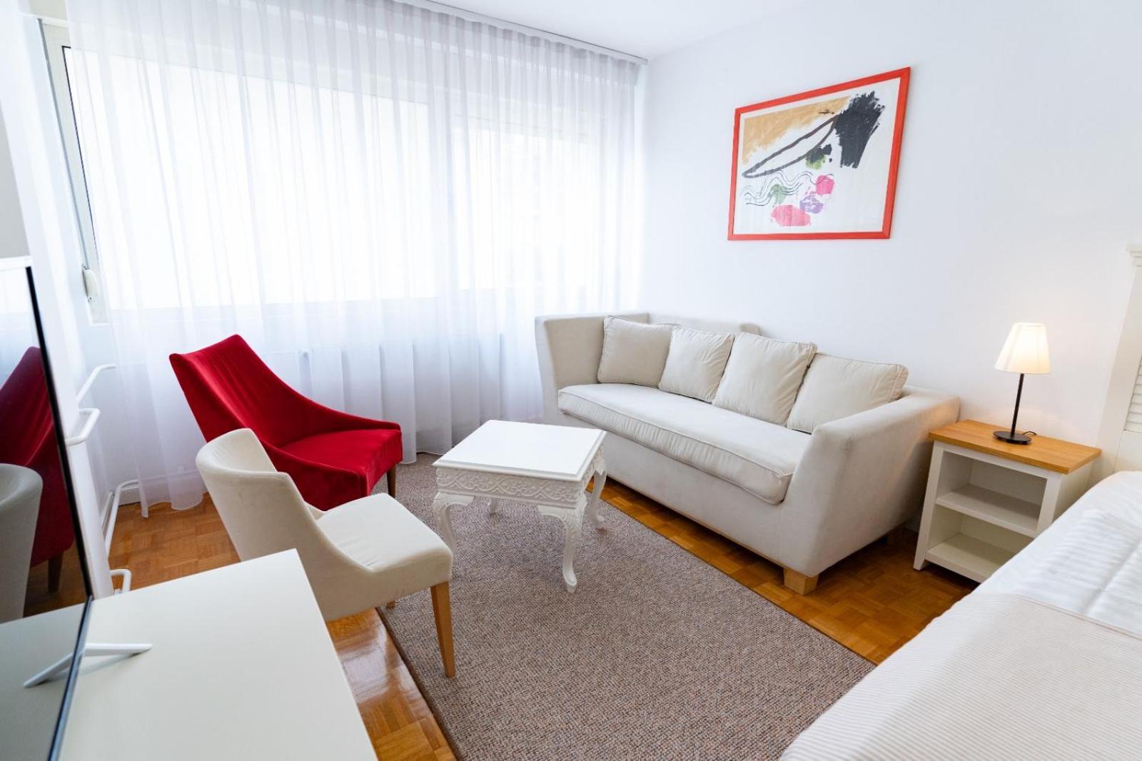 Artearia Hotel Бьеловар Экстерьер фото
