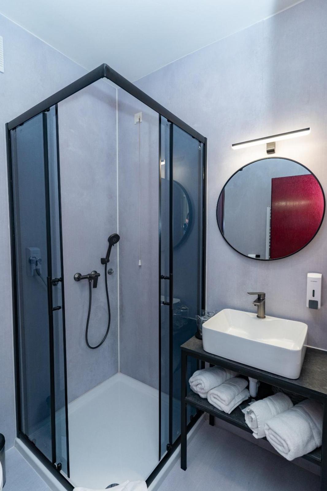 Artearia Hotel Бьеловар Экстерьер фото