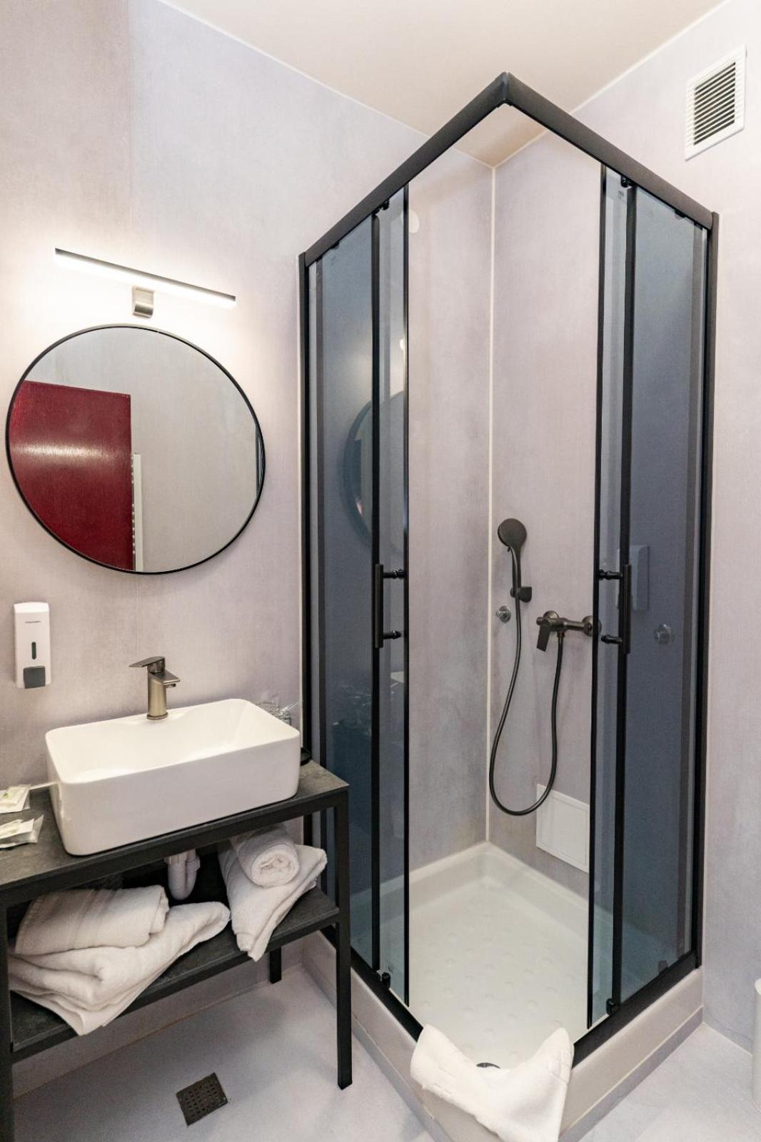 Artearia Hotel Бьеловар Экстерьер фото